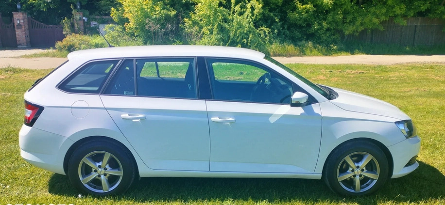Skoda Fabia cena 24900 przebieg: 206000, rok produkcji 2015 z Warszawa małe 67